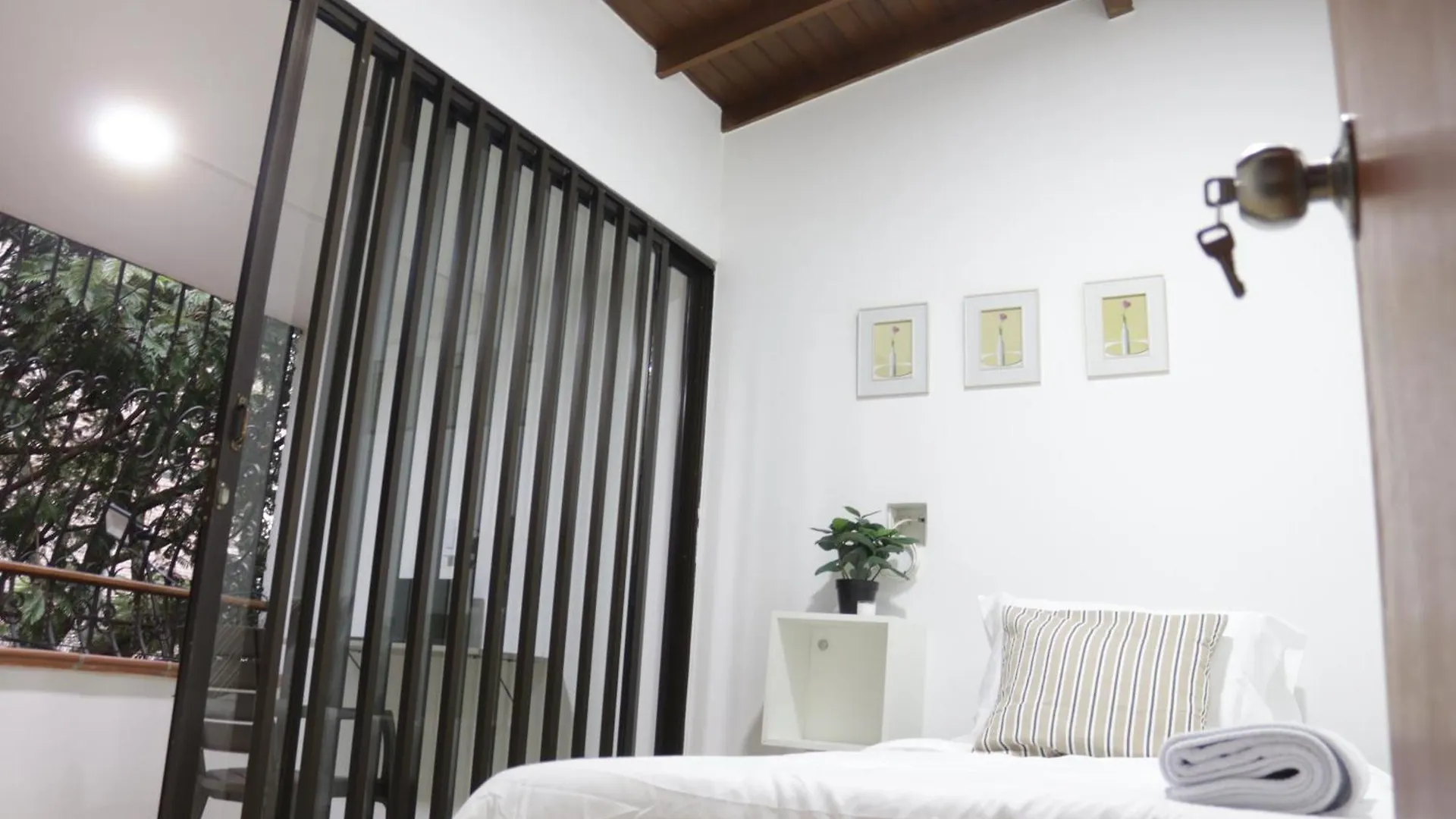 Casa Serene - Habitacion Alba Medellin 0*,