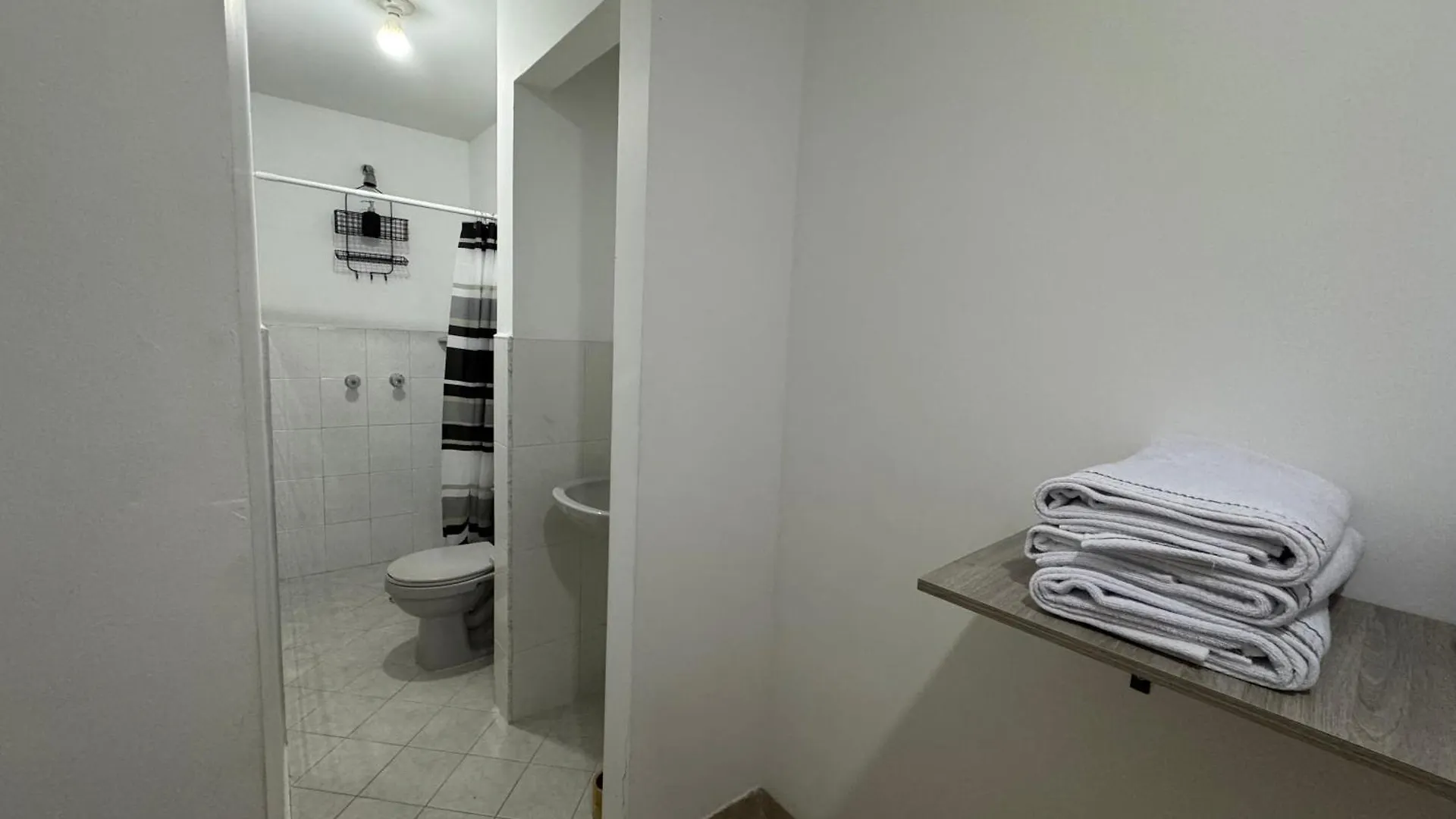 Casa Serene - Habitacion Alba Medellín 0*,  Kolombiya